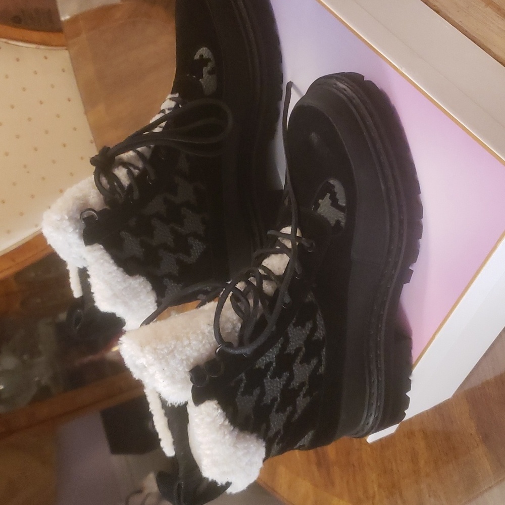 Cecelia New York size 10 Boots